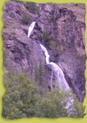 Eine der zahlreichen Wasserfälle