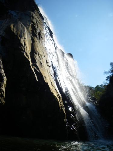 Experience Wilderness Swaziland - Baden unter dem Wasserfall